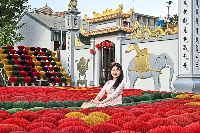 Group tour 12 Days Vietnam & Cambodia Hanoi - Ninh Binh - Sapa - Halong - Da Nang - Hoi An - Ho Chi Minh - Mekong Delta - Siem Reap