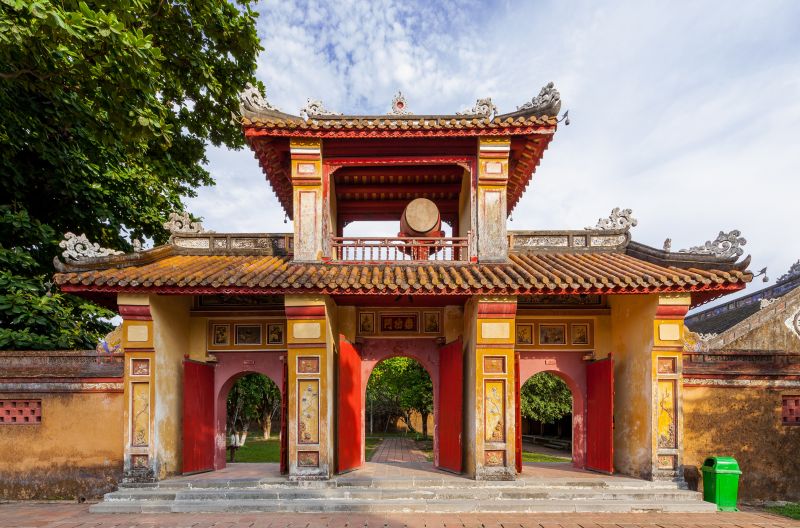 Gate_in_Imperial_City,_Huế_(III)